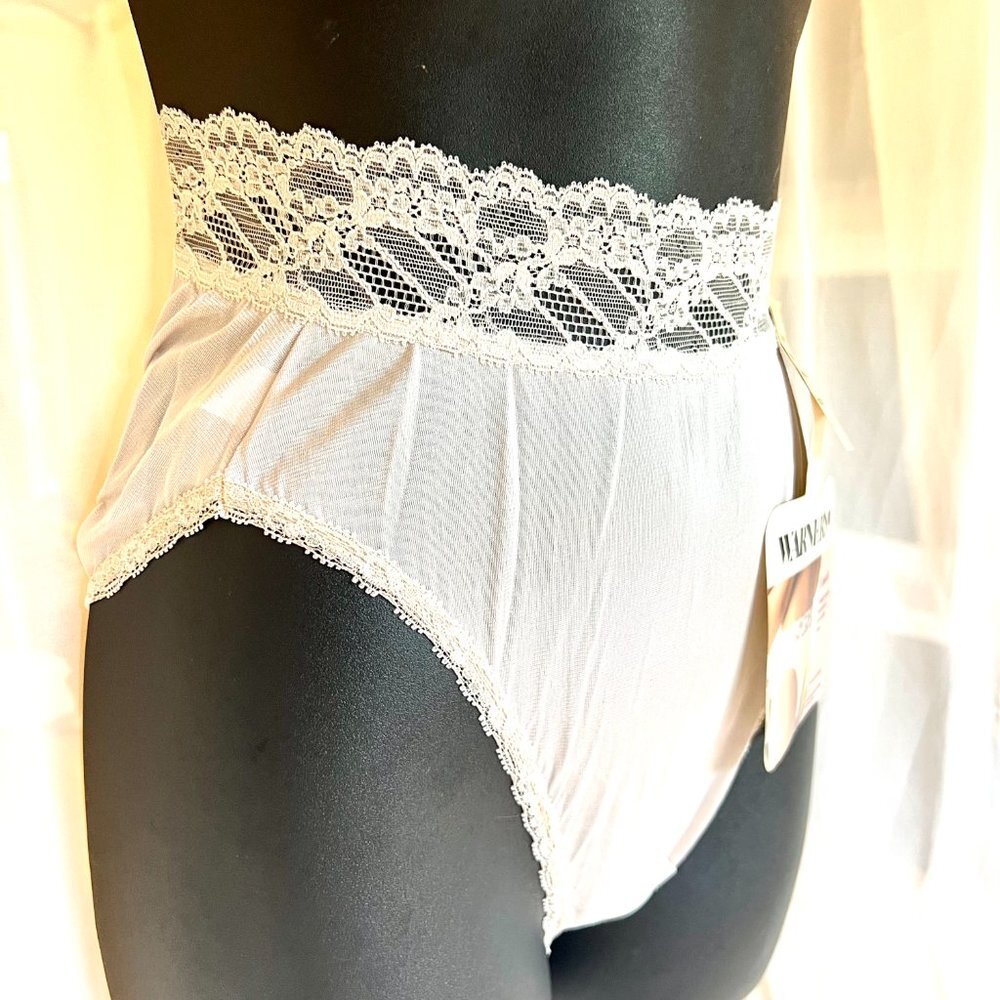 Vintage Warners NWT Beige Scalloped Lace with Eyelet Trim Panties Size 5